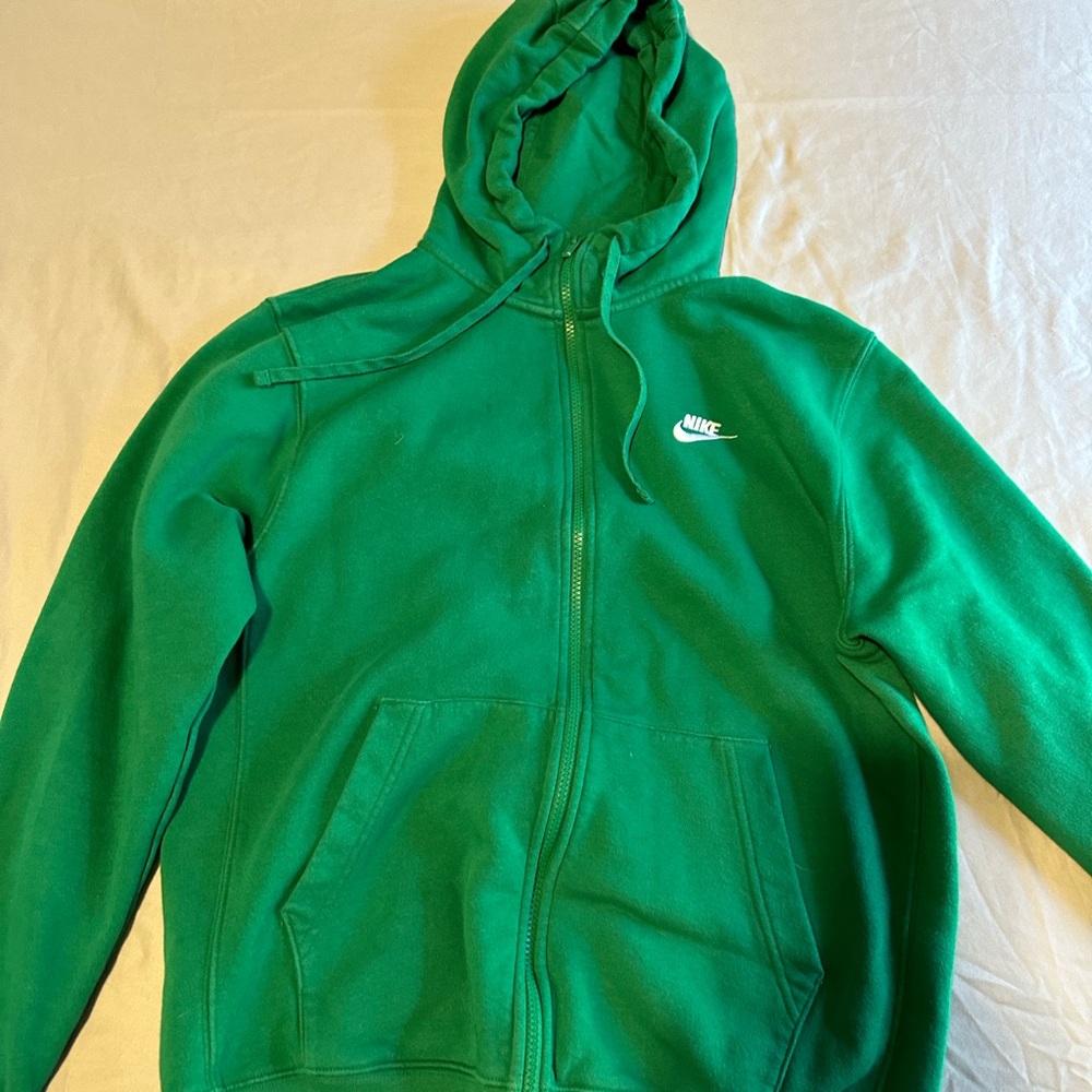 Men’s zip up gently used Nike sweater in size medium in a green color.
